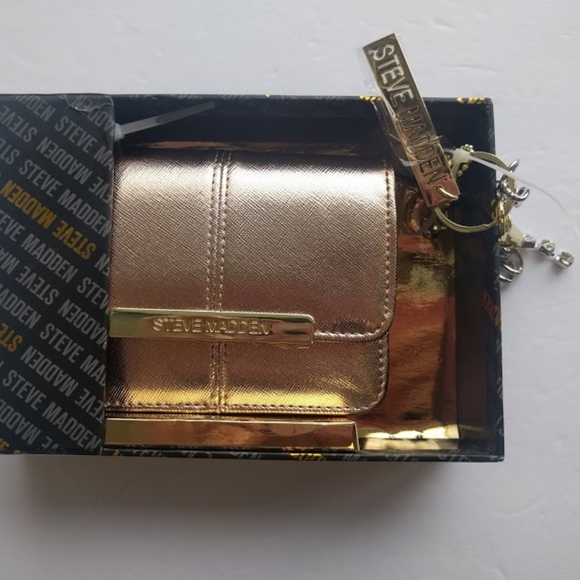Steve Madden Handbags - Steve Madden Accordion Wallet Key Fob Rose Gold Steve Madden Handbags - Steve Madden Accordion Wallet Key Fob Rose Gold